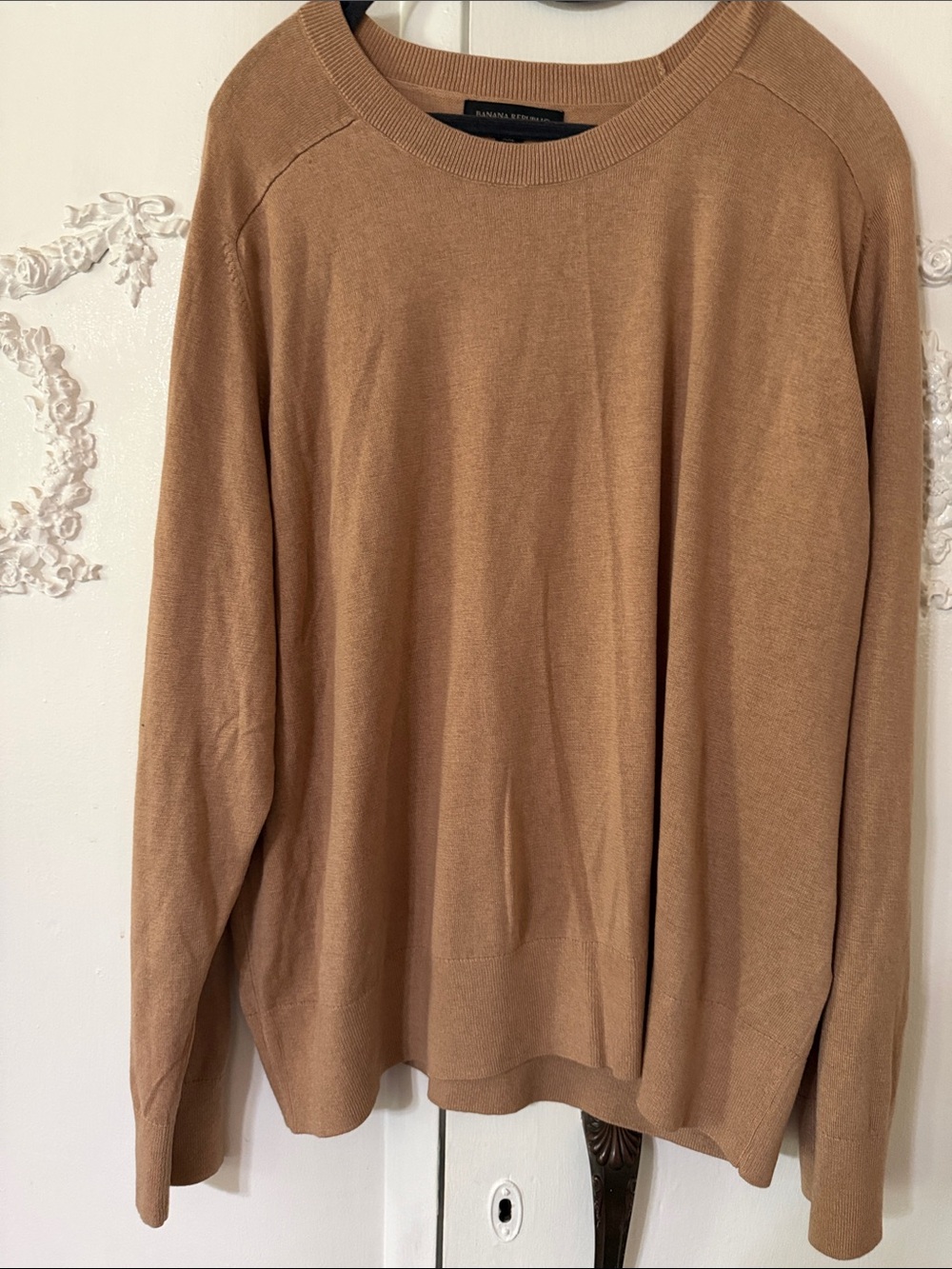Banana Republic Women's Crewneck Sweater in Camel XXL